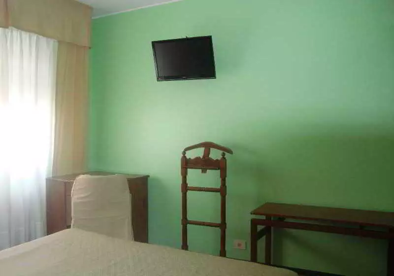 هتل Puerta Del Sol