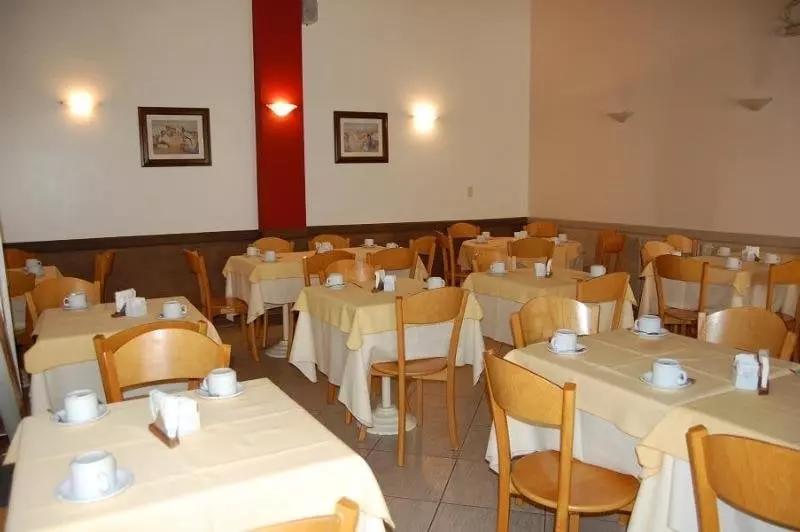 هتل Puerta Del Sol