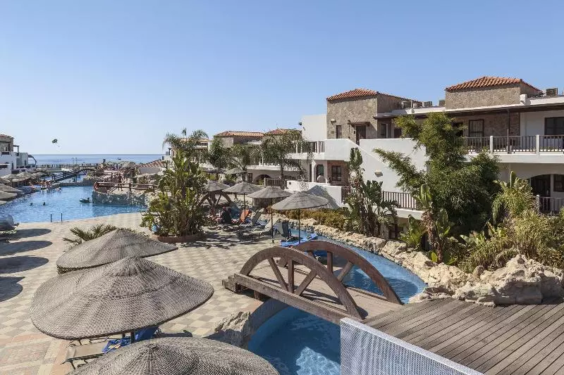 Costa Lindia Beach Resort