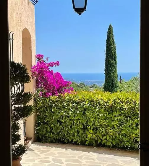 Aamiaismajoitus (B&B) Les Hauts De La Riviera