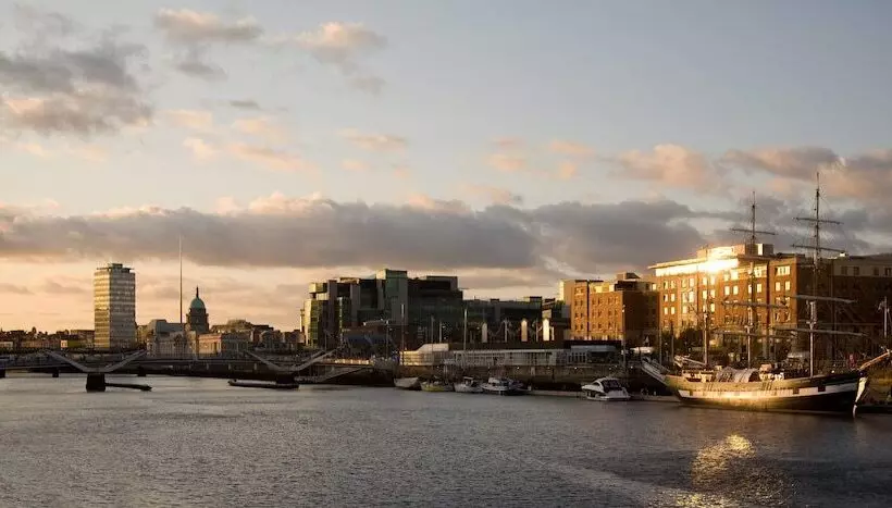 هتل Travelodge Plus Dublin City Centre