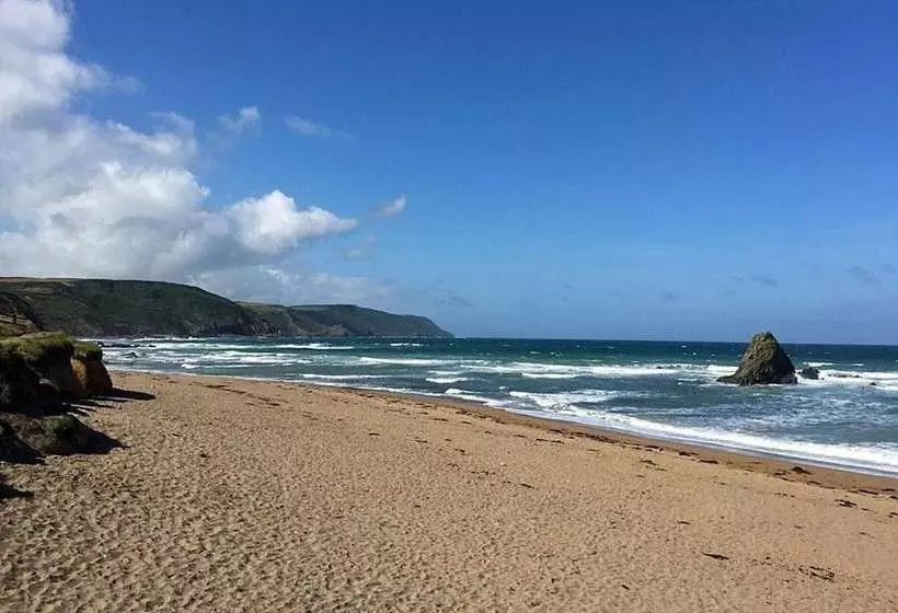 Beautiful 6 Berth Caravan In Bude