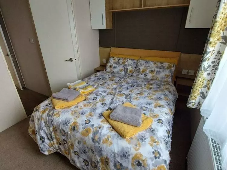 Beautiful 6 Berth Caravan In Bude