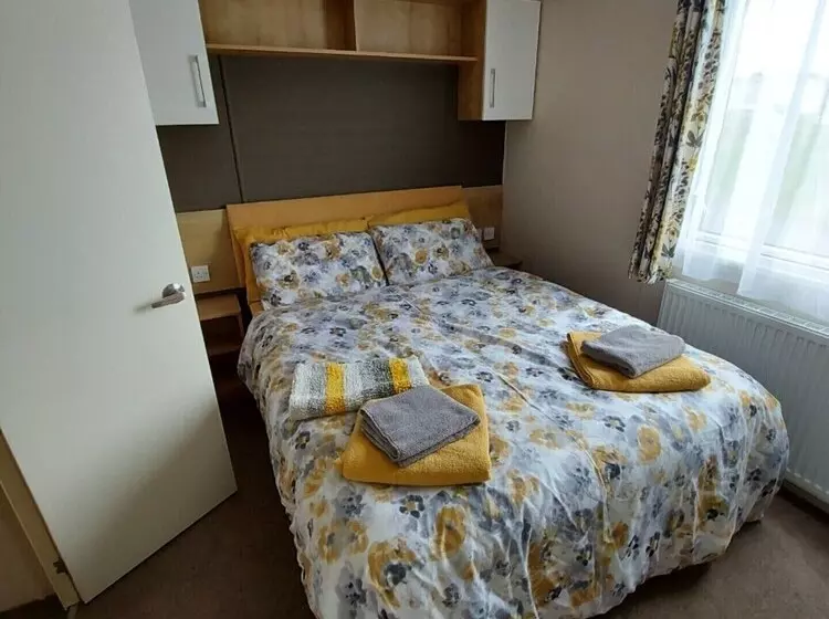 Beautiful 6 Berth Caravan In Bude