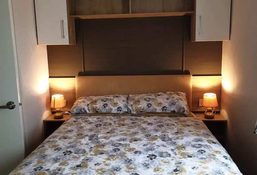 Beautiful 6 Berth Caravan In Bude