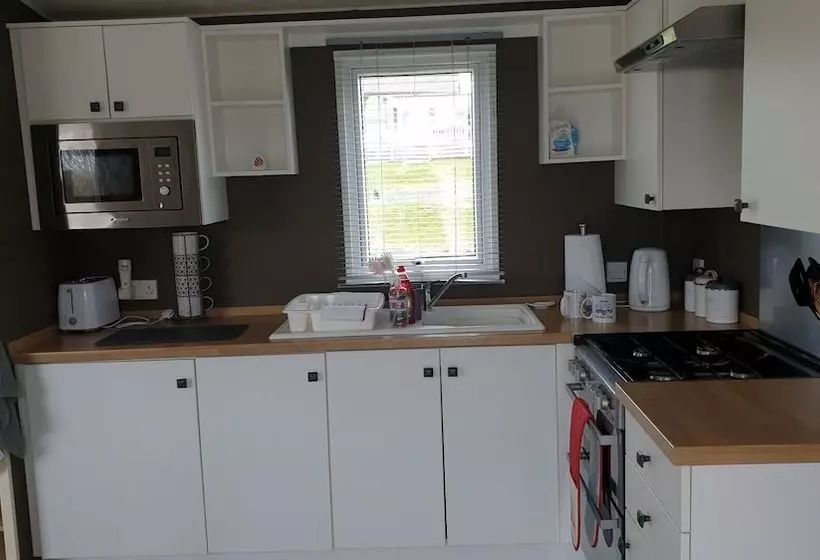 Beautiful 6 Berth Caravan In Bude