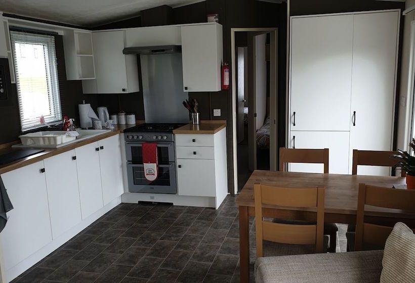 Beautiful 6 Berth Caravan In Bude