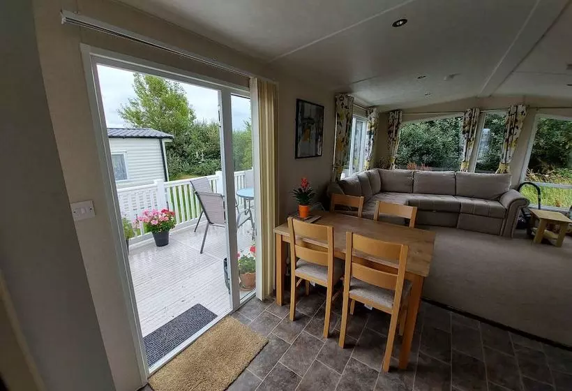 Beautiful 6 Berth Caravan In Bude