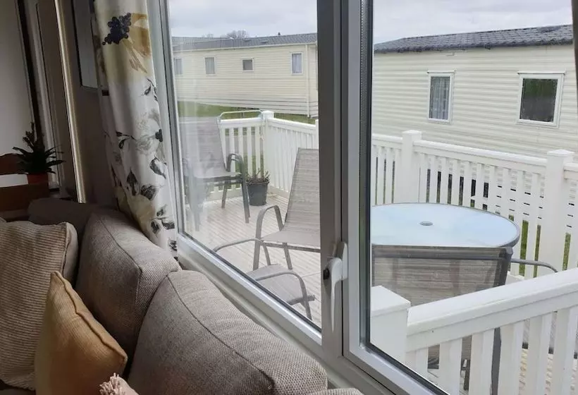 Beautiful 6 Berth Caravan In Bude