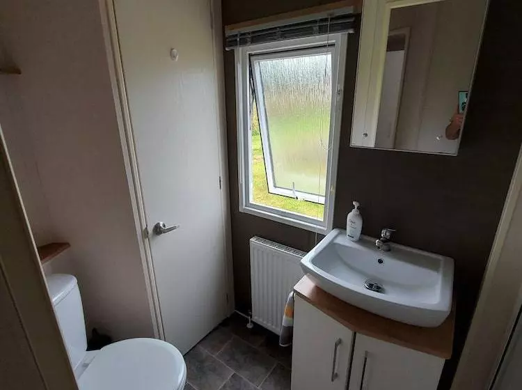 Beautiful 6 Berth Caravan In Bude