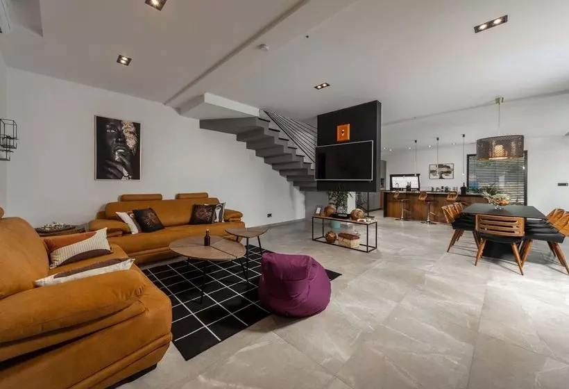Deluxe Villa Provvidenza With Breathtaking Sea View