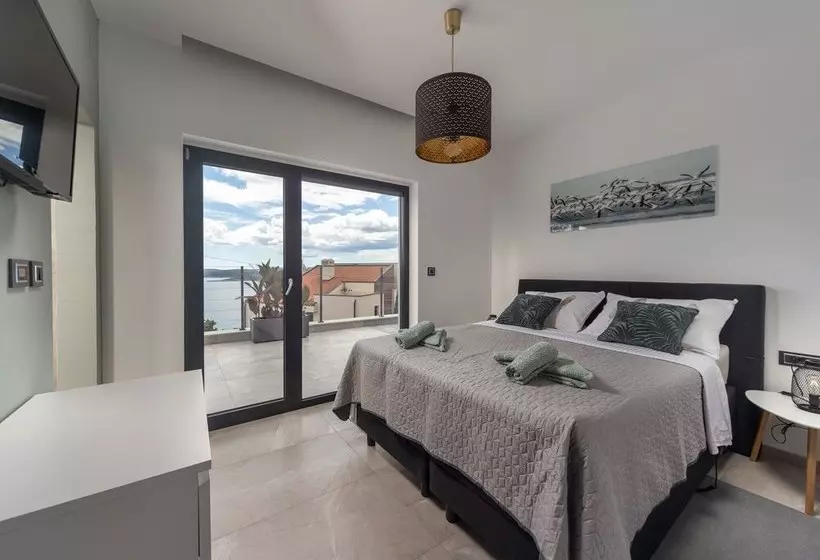 Deluxe Villa Provvidenza With Breathtaking Sea View