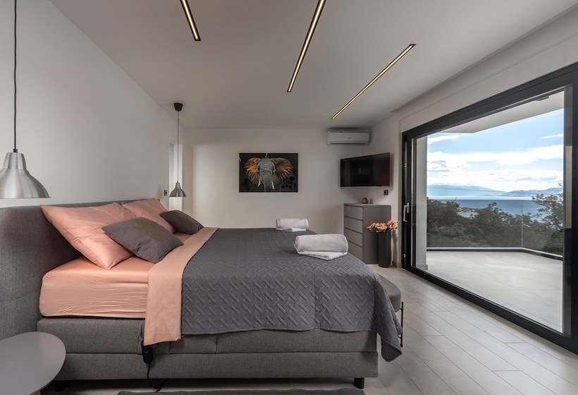 Deluxe Villa Provvidenza With Breathtaking Sea View