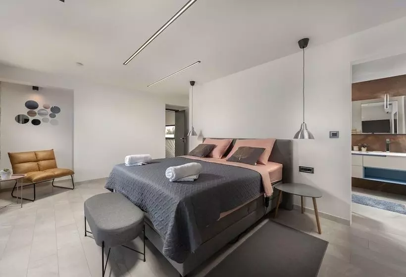 Deluxe Villa Provvidenza With Breathtaking Sea View