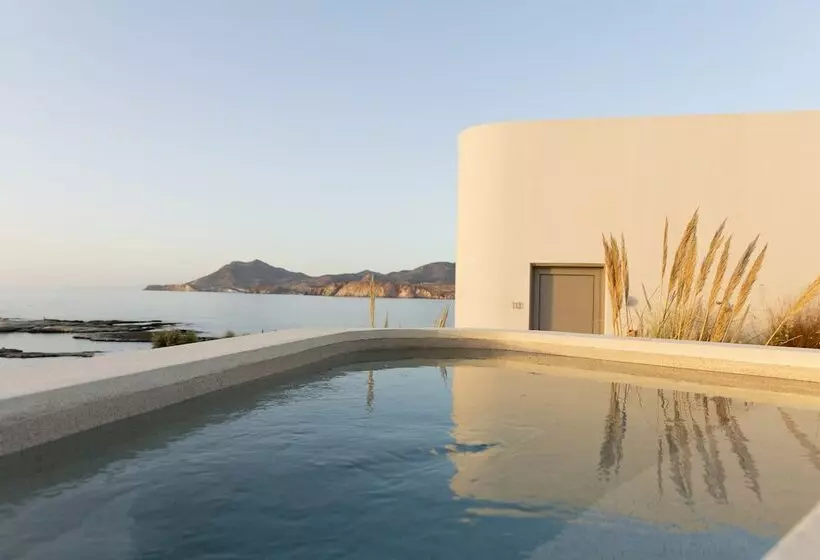 Hôtel White Pebble Suites
