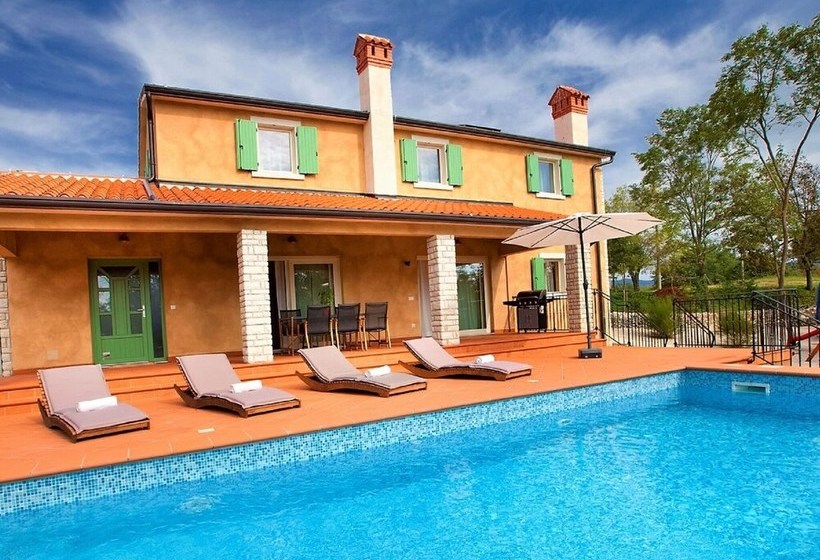 Beautiful Villa With Swimming Pool Surrounded By A Natural Fence