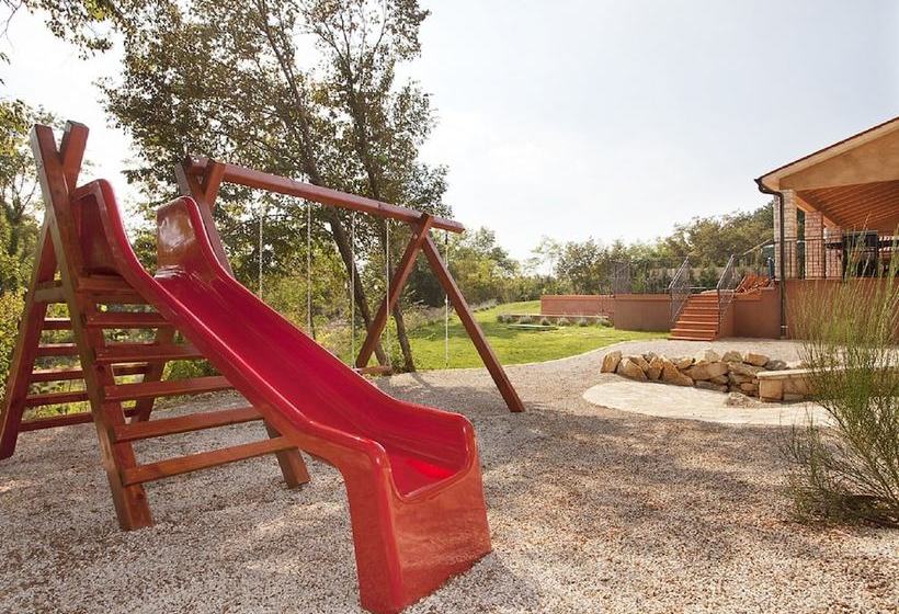 Beautiful Villa With Swimming Pool Surrounded By A Natural Fence