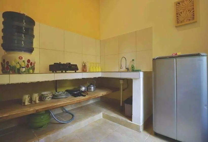 Kirana Homestay  Breeze Bungalow