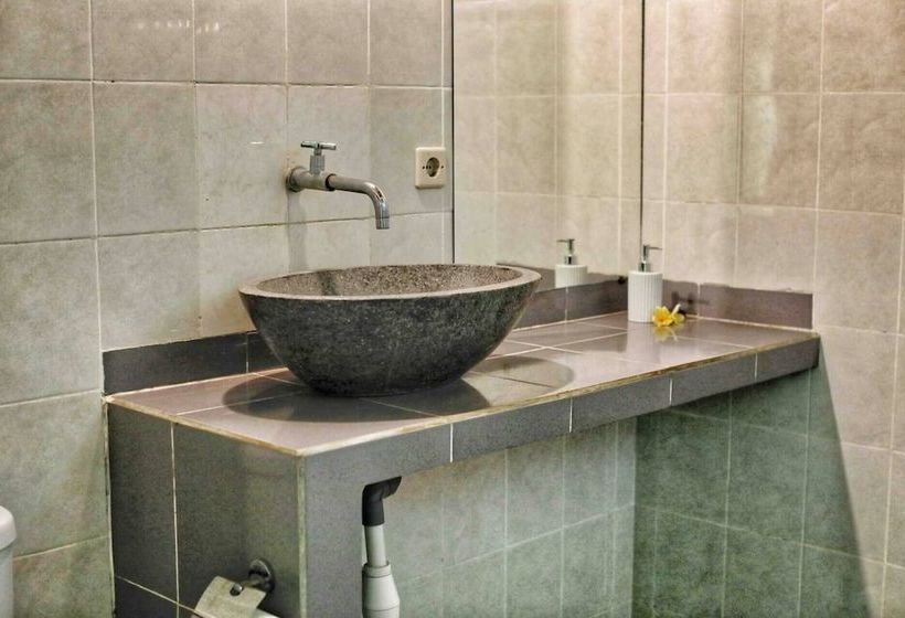 Kirana Homestay Breeze Bungalow