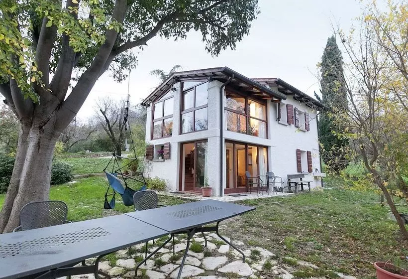 Luxurious Cottage In Vo With Garden