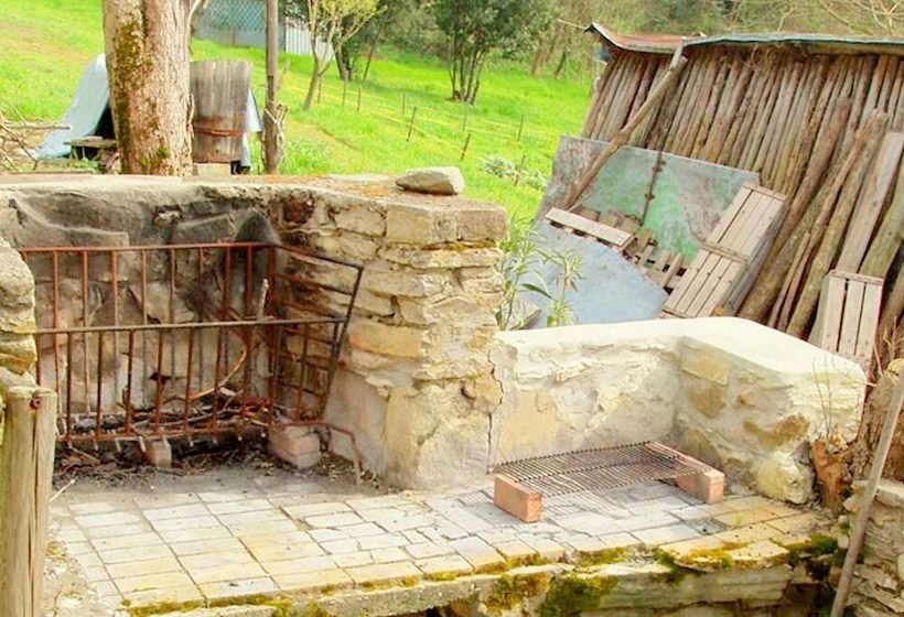 Luxurious Cottage In Vo With Garden