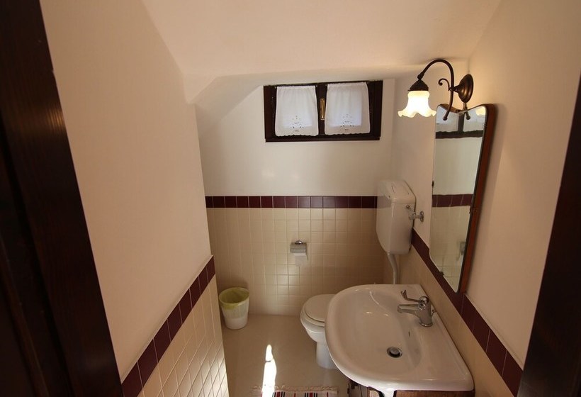 Luxurious Cottage In Vo With Garden