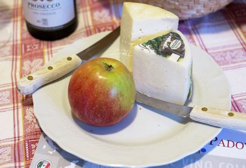 Luxurious Cottage In Vo With Garden