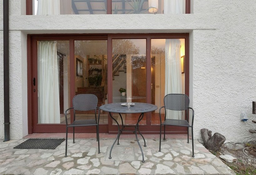 Luxurious Cottage In Vo With Garden