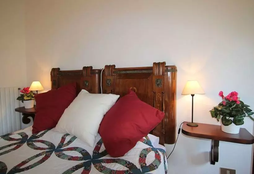 Luxurious Cottage In Vo With Garden