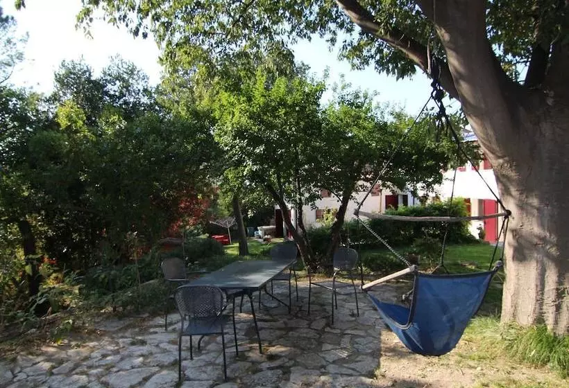 Luxurious Cottage In Vo With Garden