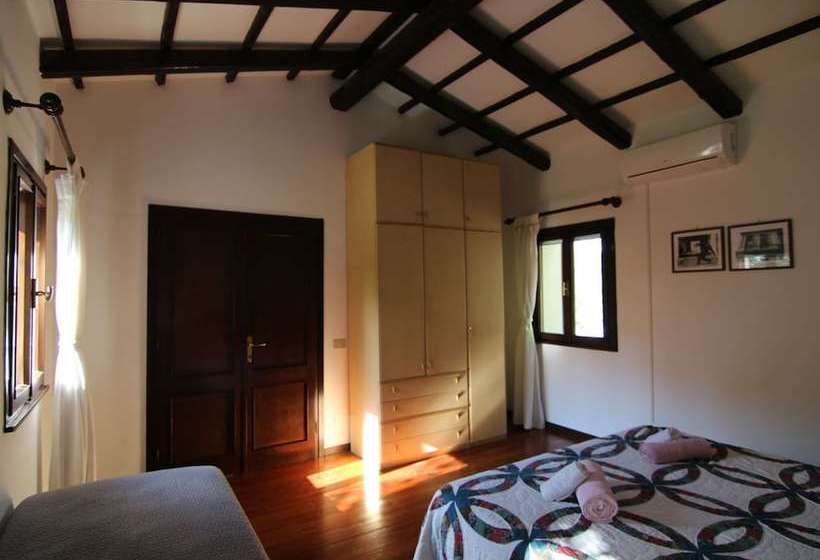 Luxurious Cottage In Vo With Garden