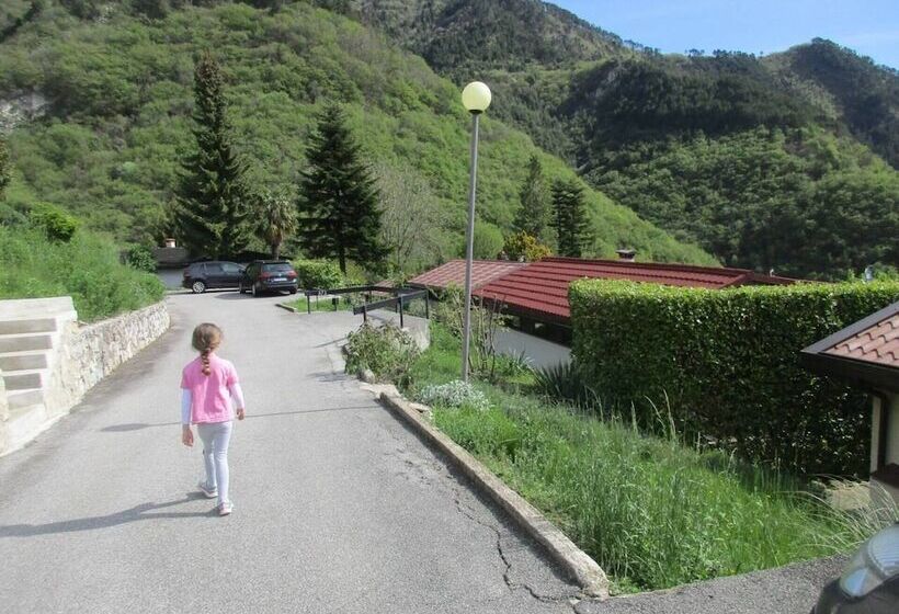 Резиденция Inviting 2 Bed House In Tignale