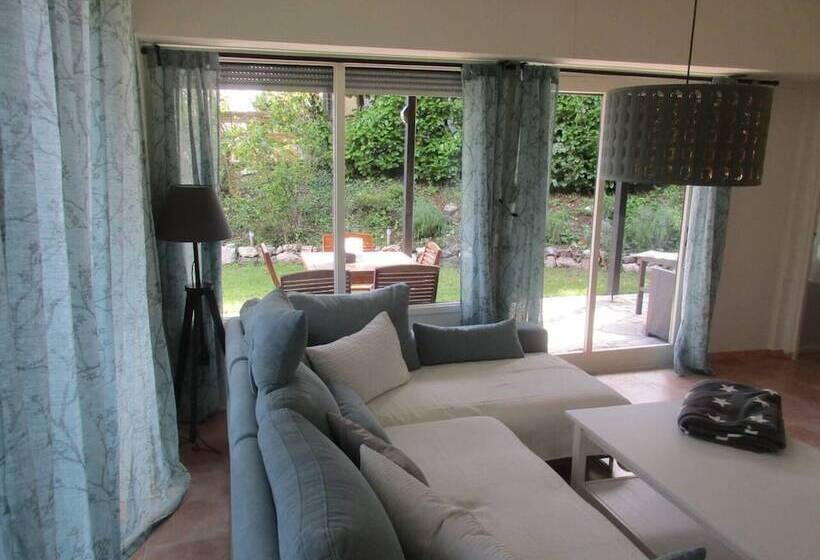 Резиденция Inviting 2 Bed House In Tignale