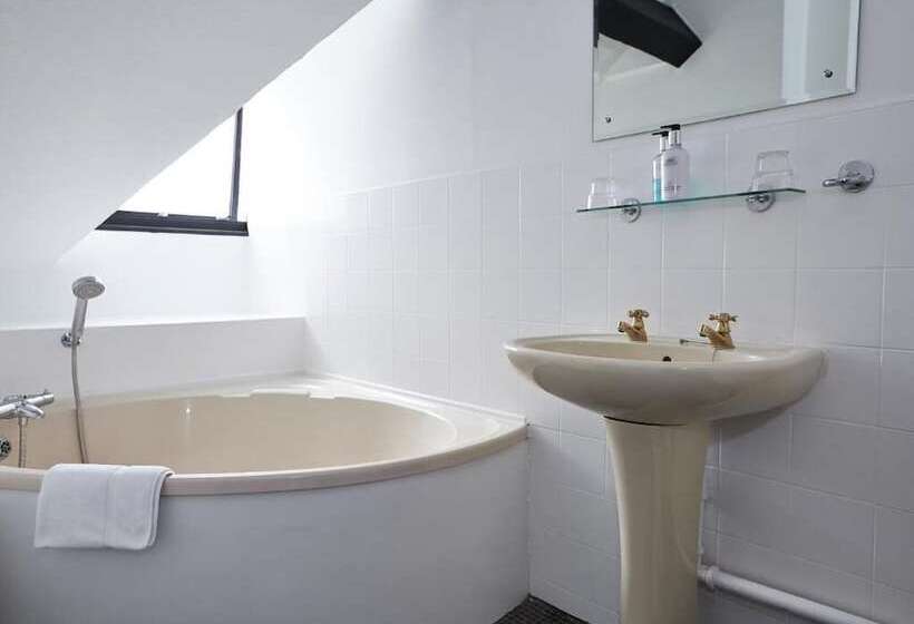 Bull Hotel By Greene King Inns