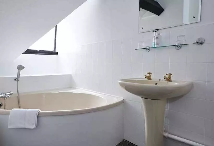 Bull Hotel By Greene King Inns