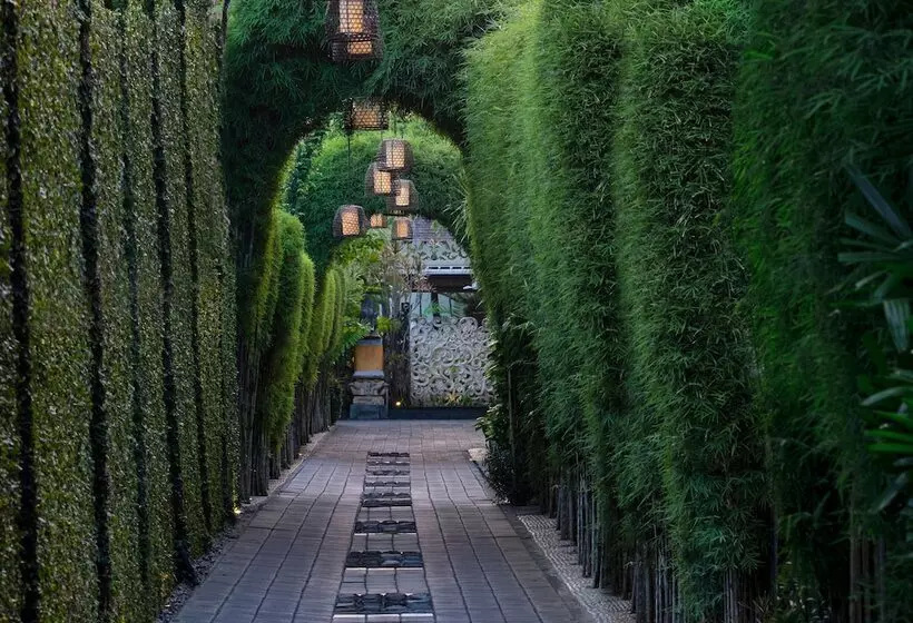 בית מלון כפרי Avani Seminyak Bali Resort