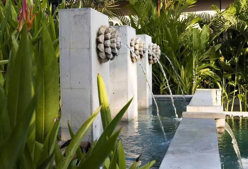 בית מלון כפרי Avani Seminyak Bali Resort