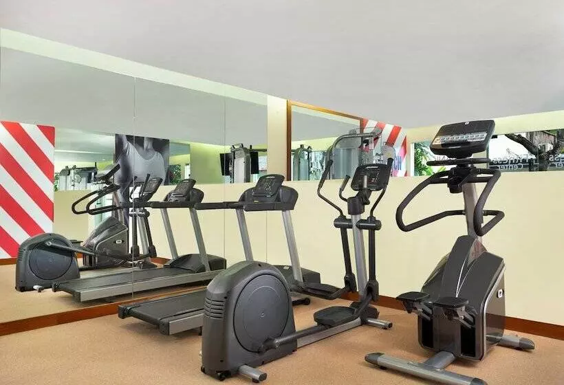 בית מלון כפרי Avani Seminyak Bali Resort