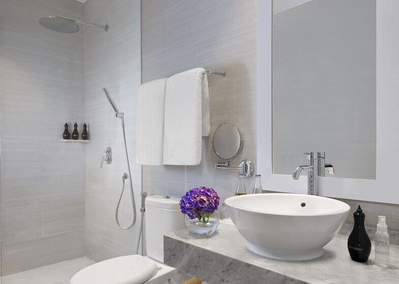 فندق Avani Seminyak Bali Resort