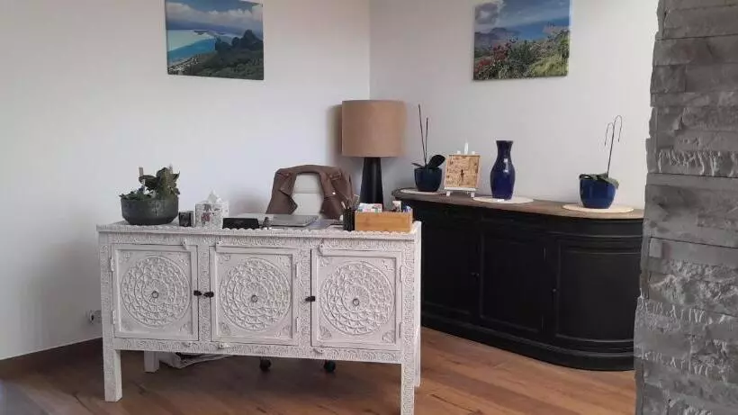 בית מלון כפרי Cap Saint Martin Marina