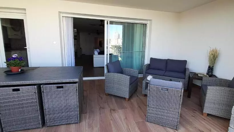 בית מלון כפרי Cap Saint Martin Marina