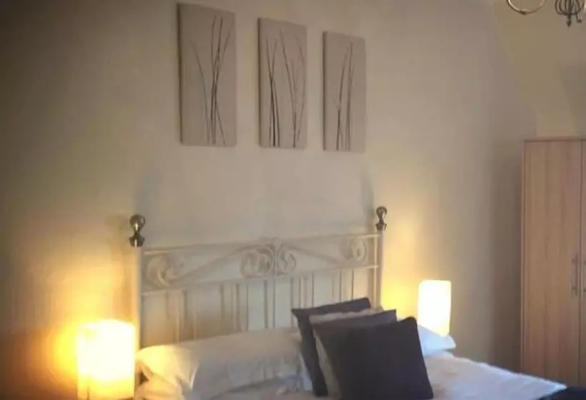 Hotel Chapel Cross Guesthouse