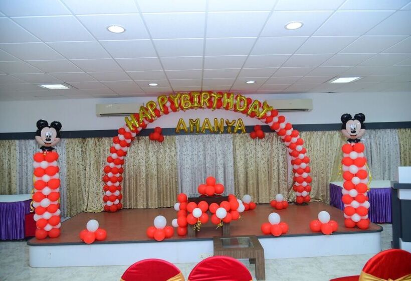 هتل Lion Lords Inn Rajula