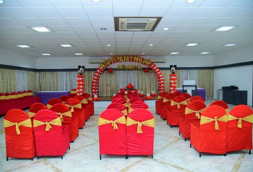 هتل Lion Lords Inn Rajula