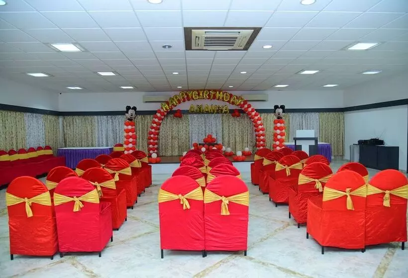 酒店 Lion Lords Inn Rajula