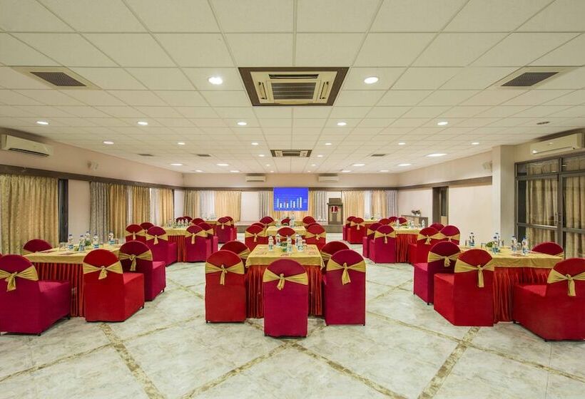 هتل Lion Lords Inn Rajula