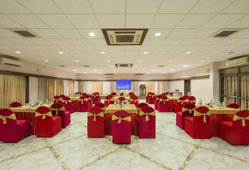 酒店 Lion Lords Inn Rajula