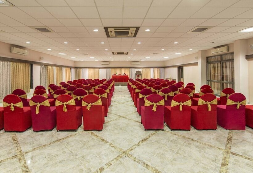 هتل Lion Lords Inn Rajula