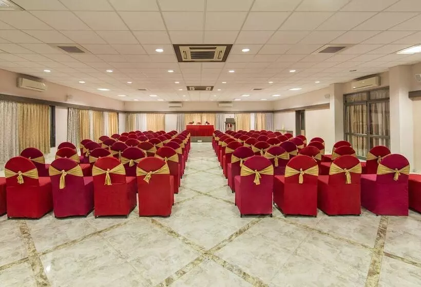 酒店 Lion Lords Inn Rajula