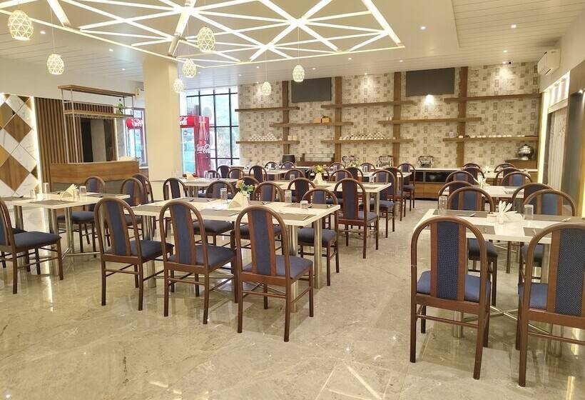 هتل Lion Lords Inn Rajula